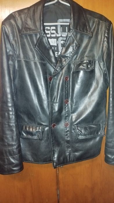 Чорна куртка з натуральної шкіри