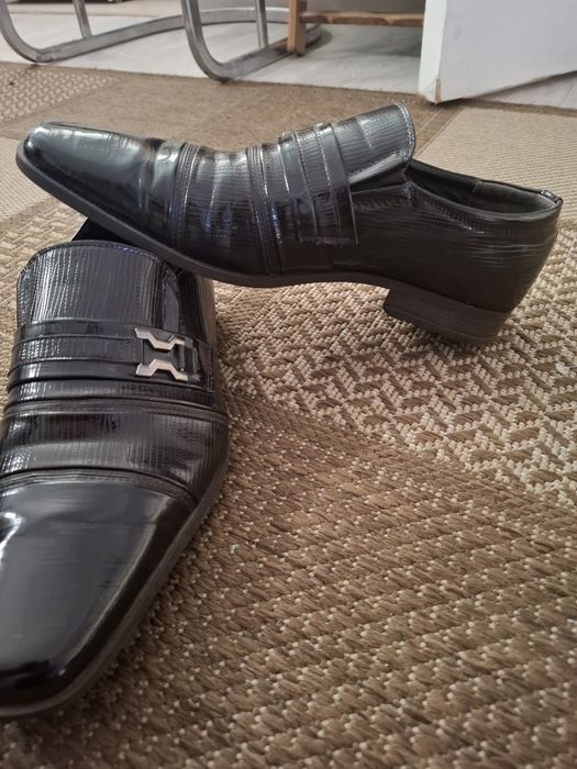 Sapato quase novo tamanho 41 ideal para quem quer andar no estilo