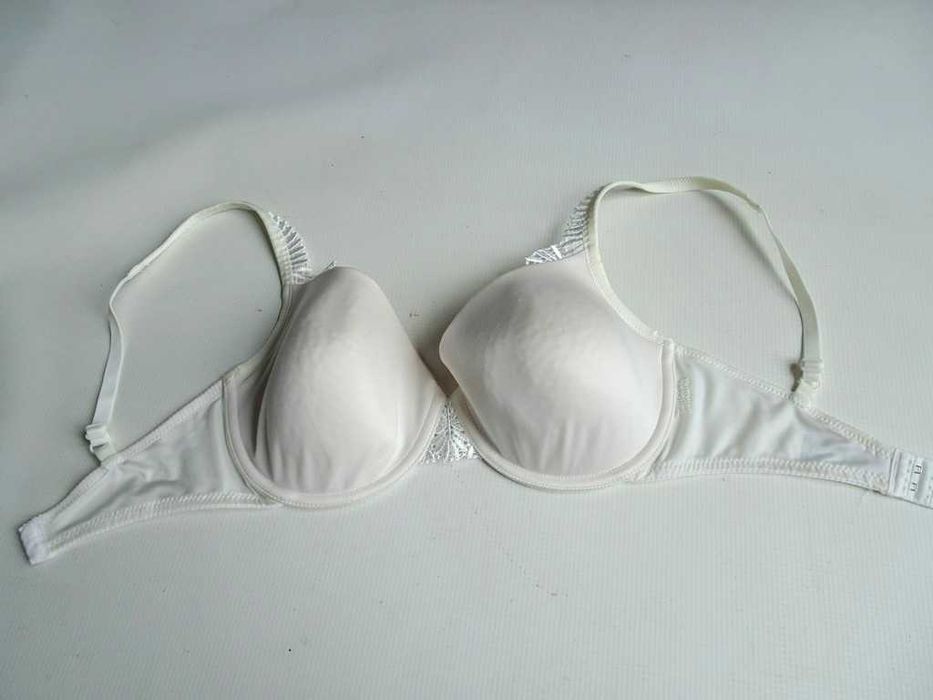 Triumph oryginalny biustonosz r. 70 E  super stan