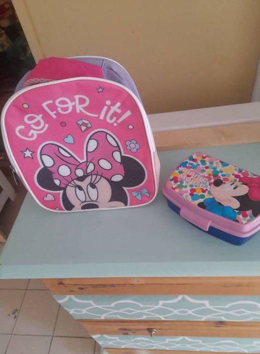 Mochila e sanduícheira nova da minnie.