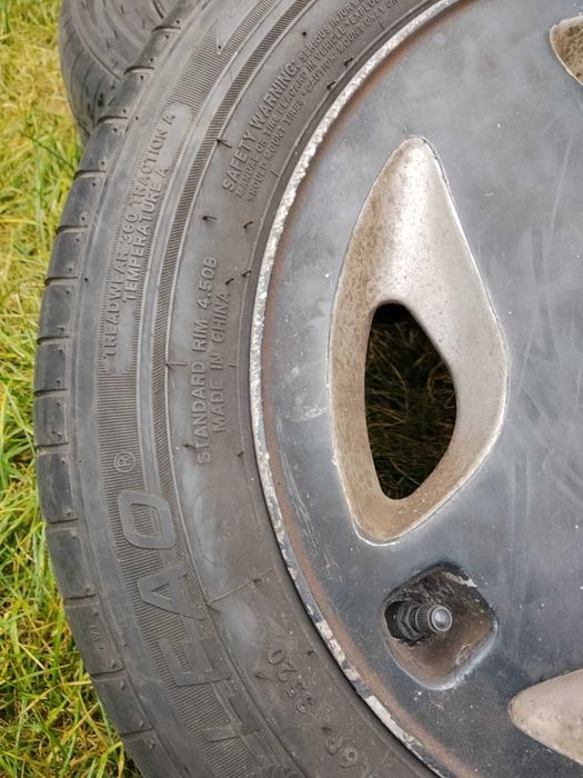 Pneus 155/70R13 (25€ o par)