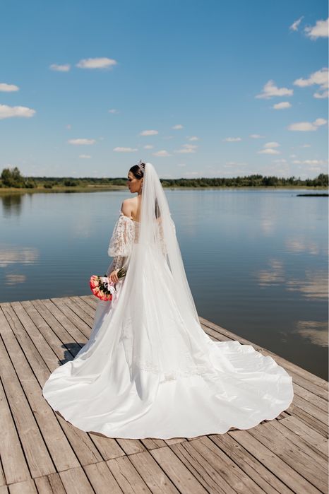 Весільна корсетна сукня