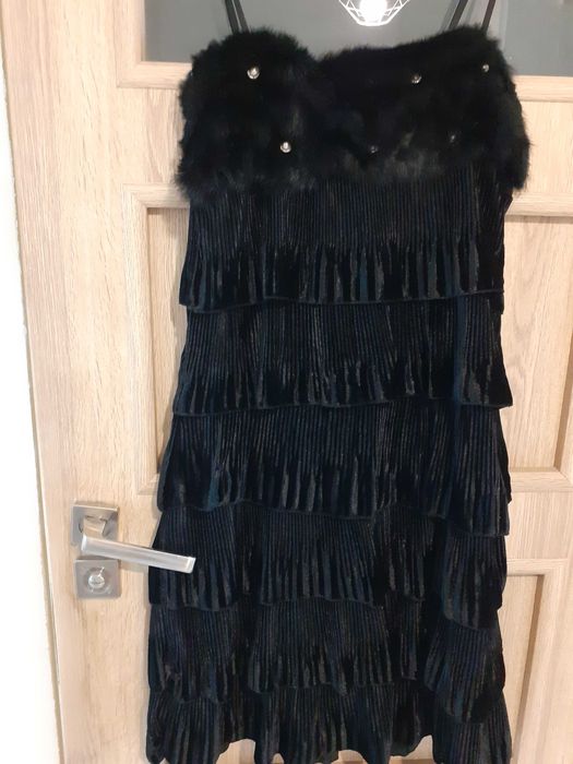 Czarna wizytowa sukienka