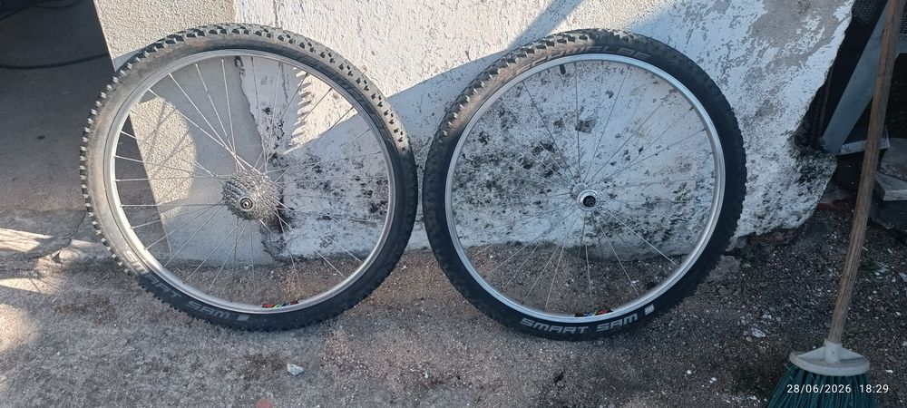 par de rodas 26 .