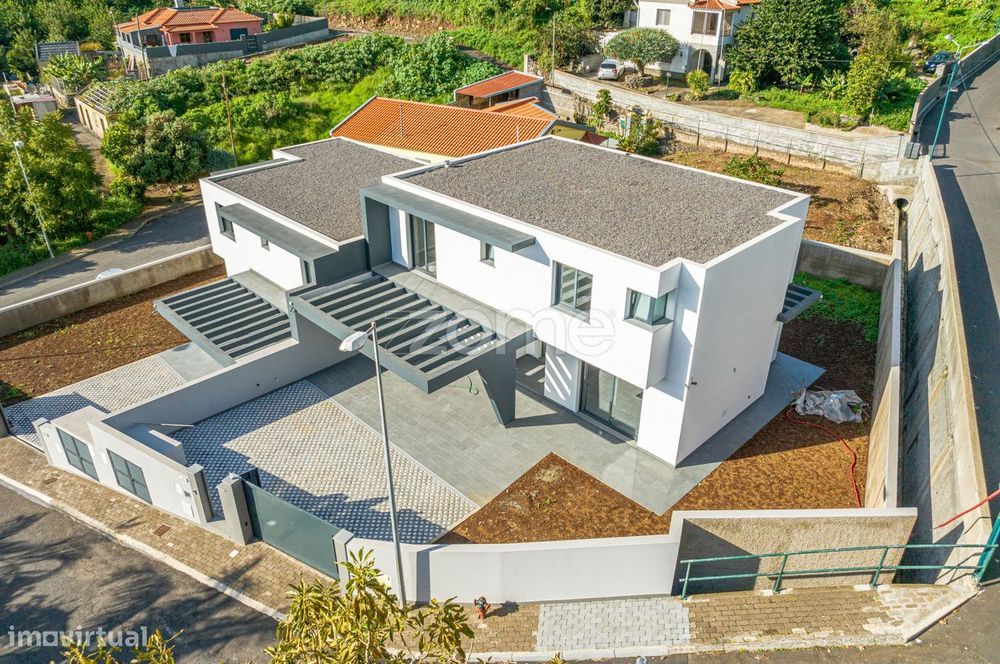 Moradia Geminada T3 em São Roque, Funchal