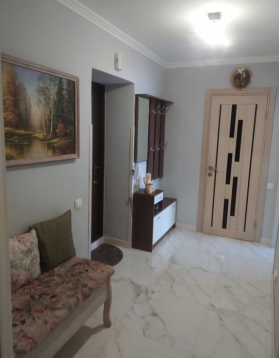 Простора та світла двокімнатна квартира.