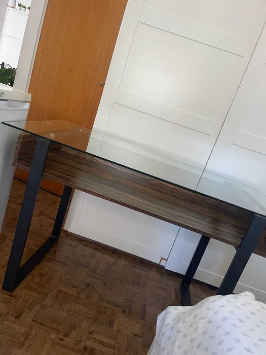 Mesa de vidro / Secretária