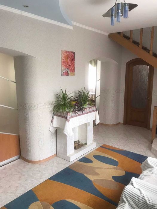 Затишний будинок з більярдною, сауною, садом та квітником, біля лісу!