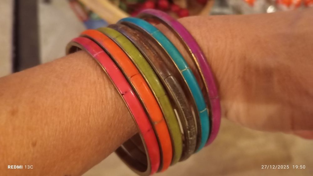 Pulseiras diversas novas muito bonitas