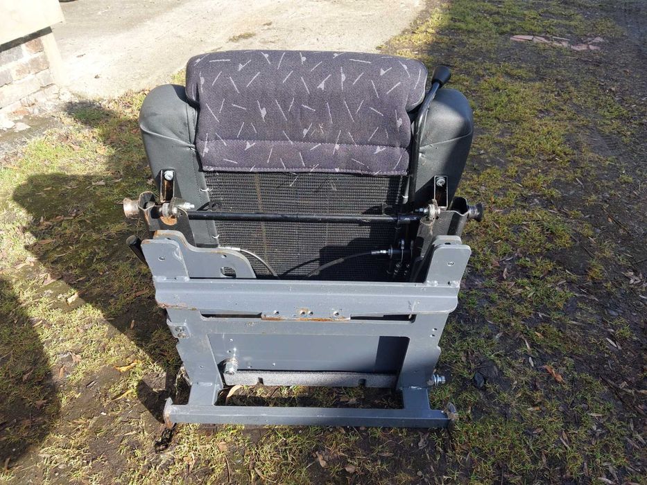 Fotel do przewozu osób niepełnosprawnych VW Passat B5 Obrotowy