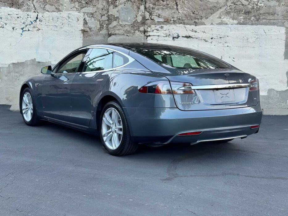 Tesla Model S      2013