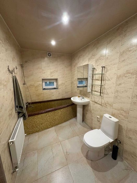 Продаж будинку в Левкові