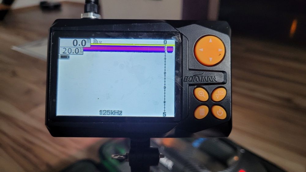 Łódka zanętowa Boatman Vulcan Carbon + Echosonda SN4 - GPS