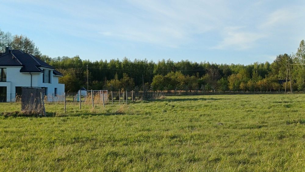 Działka budowlana 1800 m od stacji PKP, ładna, kwadrat, powierzchnia 1700 m2, bardzo dobry dojazd do Warszawy