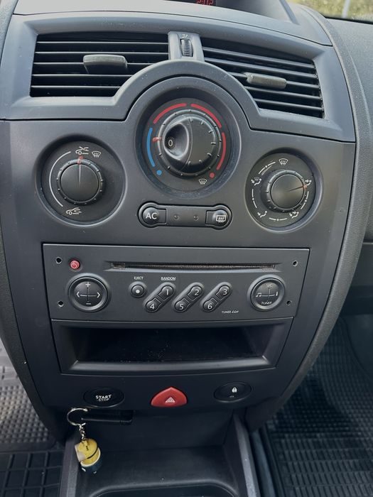 Автомобіль Reno Megan 2