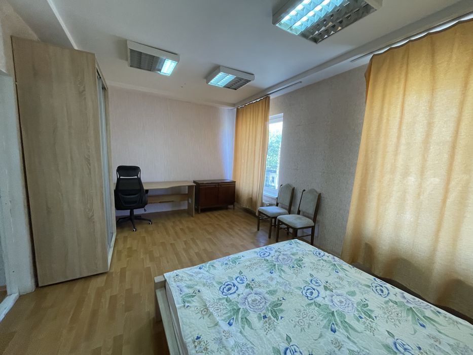 Продам двокімнатну квартиру в Центрі! Терміново!