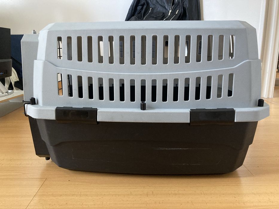 Gaiola de transporte rigida em excelente estado