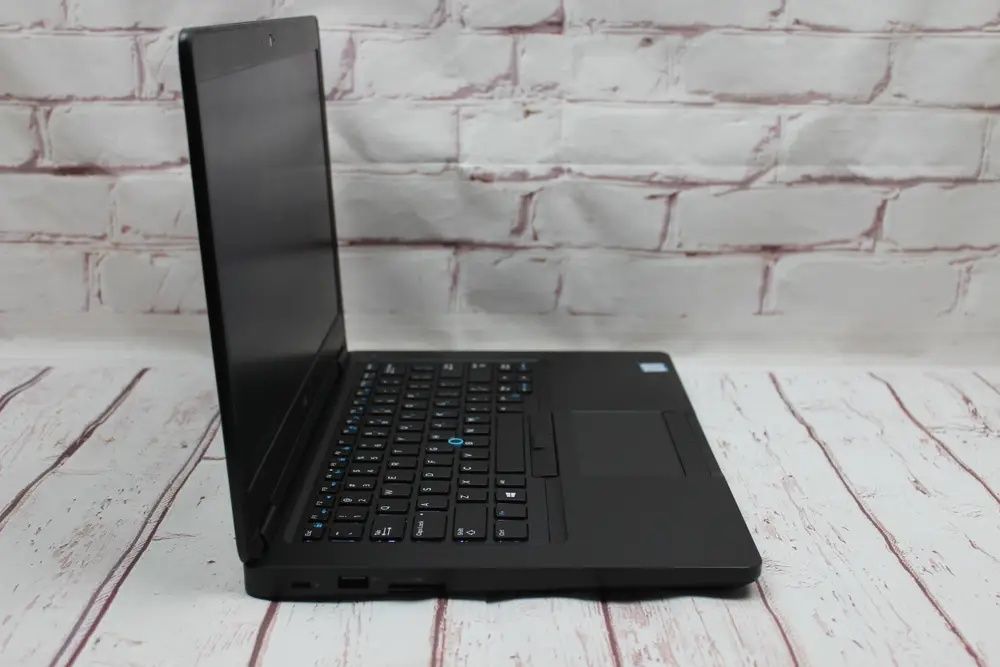 Продаеця Dell latitude 5490