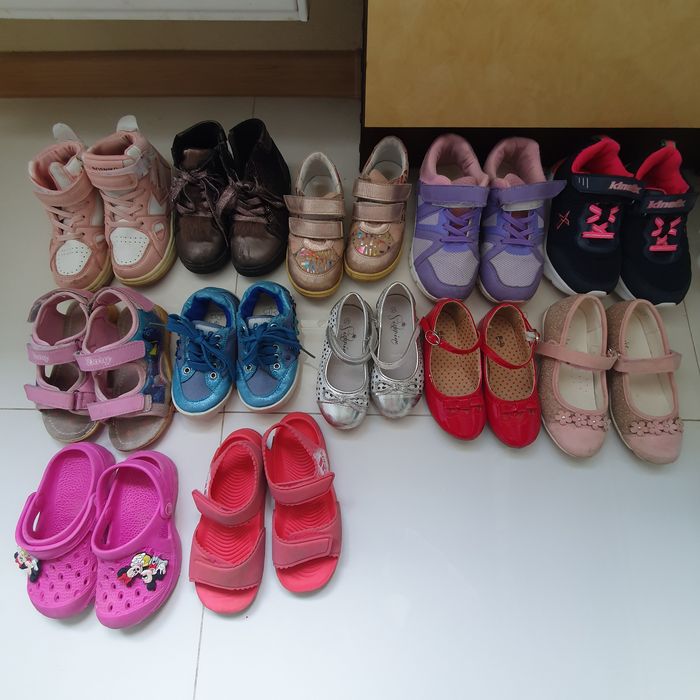 Взуття на дівчинку