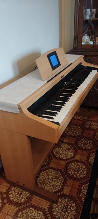 Piano Digital Semi-novo Roland