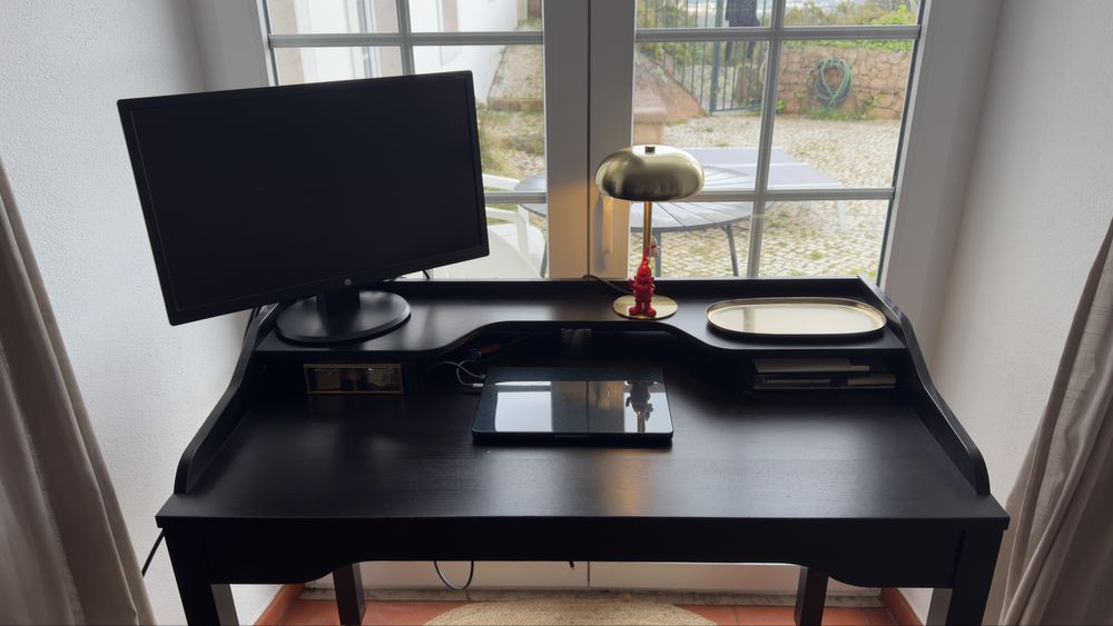 Sscretaria madeira preta