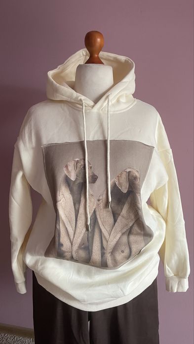 Bluza z kapturem na ocieplinie ecru. Modny print  40/42/44/46