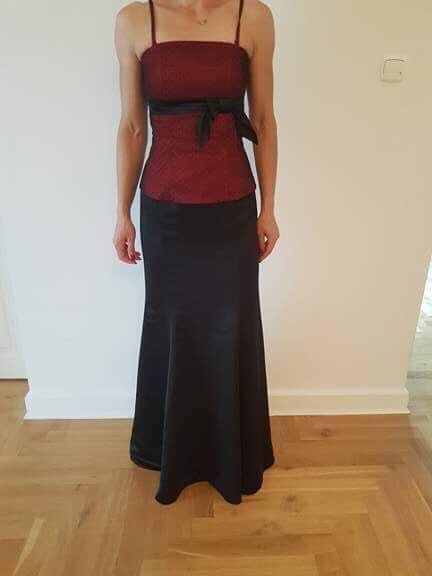 Bluzka typu gorset i czarna spódnica