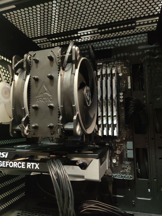 PC Gaming Ryzen 5700x + RTX 5060