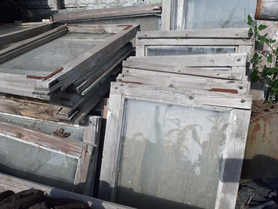 Продам  стікло  з рамами і без рам