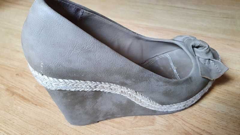 Oliwkowe koturny piękne koturny khaki lato wiosna hit