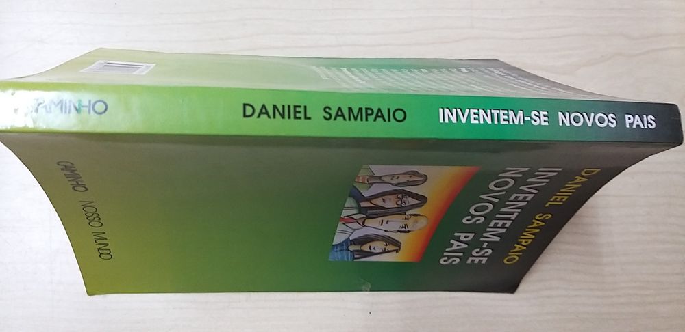 Inventem-se Novos Pais de Daniel Sampaio.
