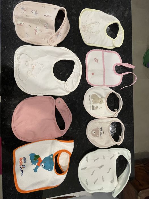 Babetes e meias de menina bebe