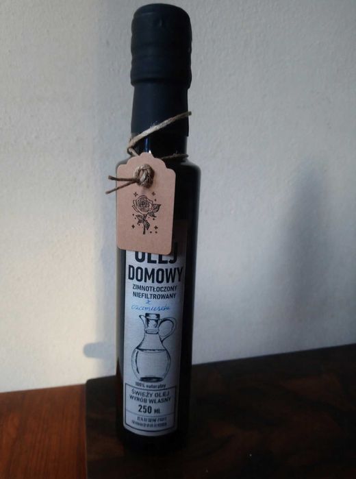 olej z czarnuszki. Domowa produkcja. Zimnotloczony.