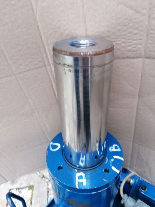 Pompa hydrauliczna z silnikiem i tłokiem