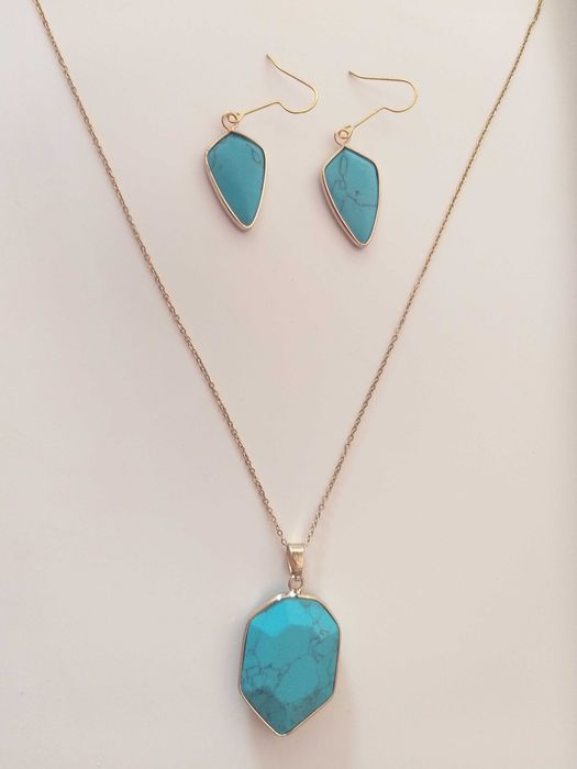 Conjunto Colar e Brincos Azul-Turquesa