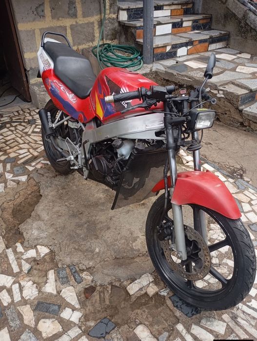 Vendo esta mota muita bonita a trabalhar muito bem