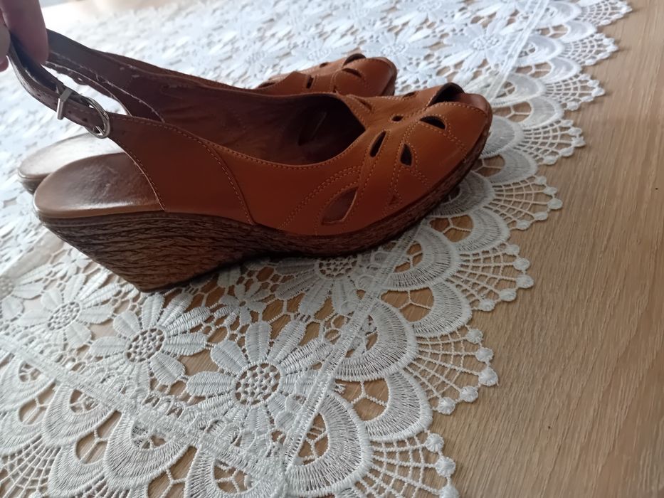 Lasocki skórzane sandaly damskie na koturnie 39