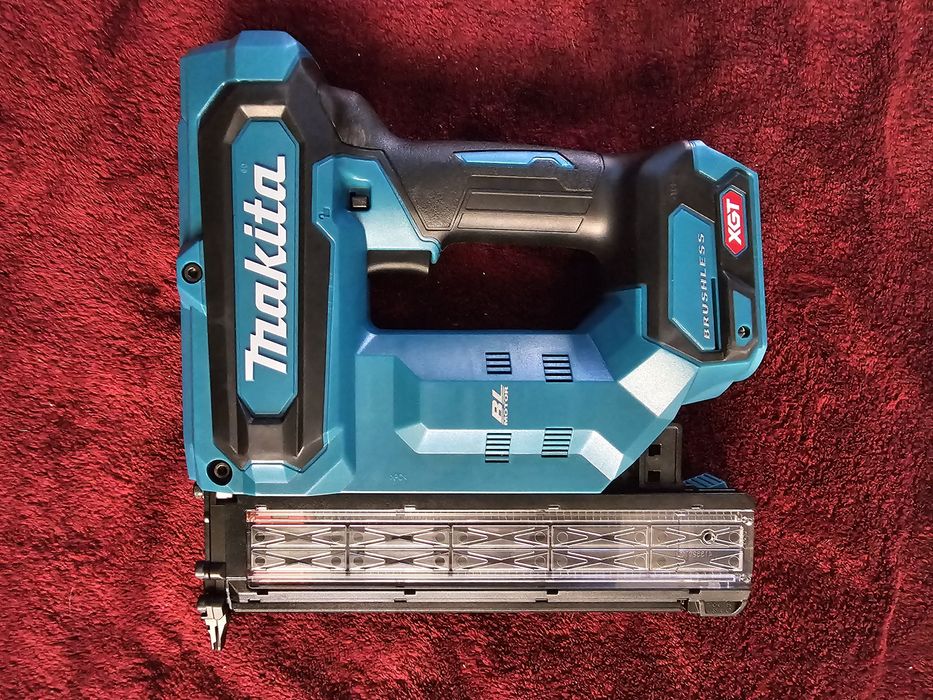 Akumulatorowe sztyfciarka XGT Makita FN001G NOWA