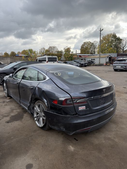 Tesla Model S 2015 70D
