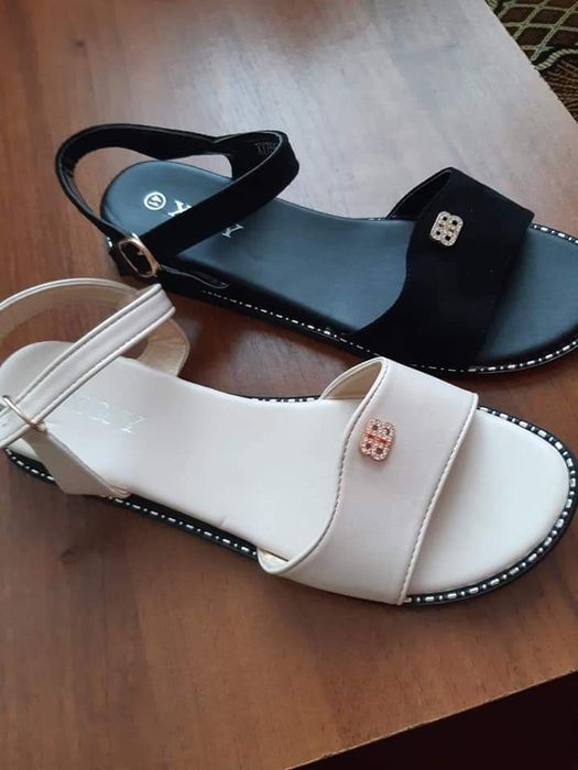 Продам босоніжки