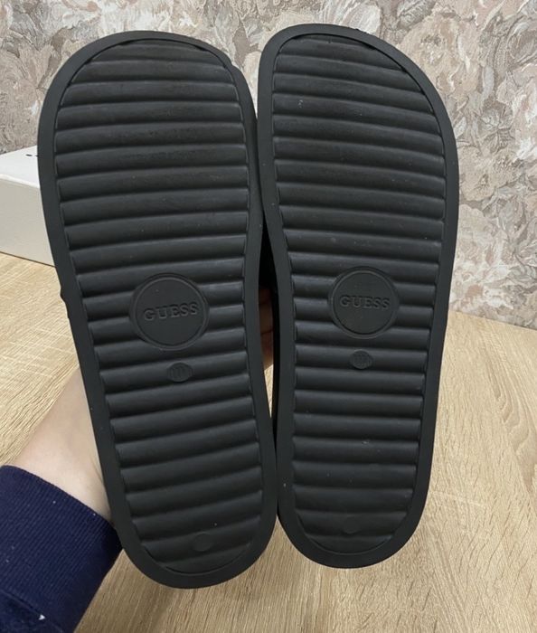 Guess  р.42  сланці шльопки шльопанці сабо
