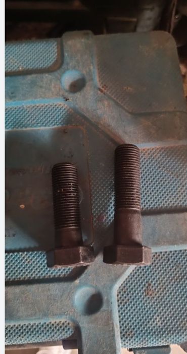 Болт з гайкою м 16 дрібна різьба