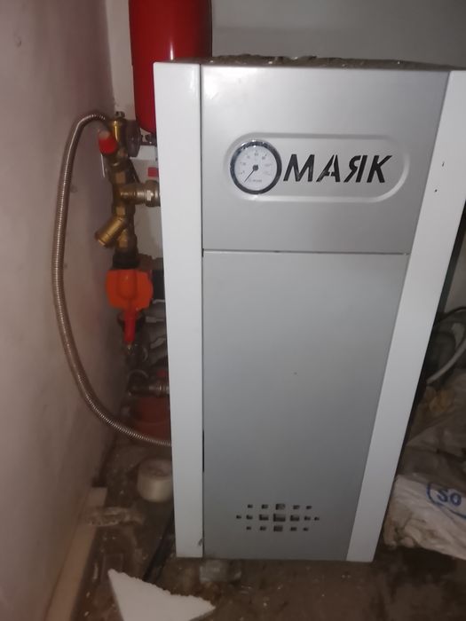 Продам газовую колонку Маяк АОГВ -10Кс