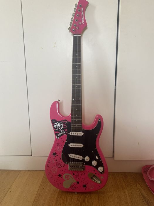 Guitarra eletrica cor de rosa
