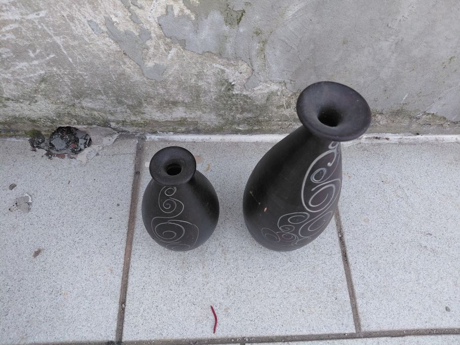 2 Bules pretos de sala com ligeiras marcas de uso 5€ as 2