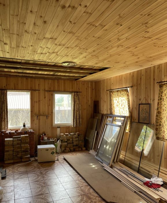 Будинок біля лісу.  Сертифікат, постанови