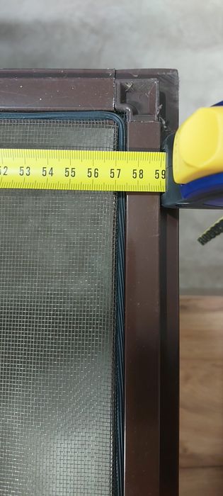 Москітна  сітка коричневого коліру