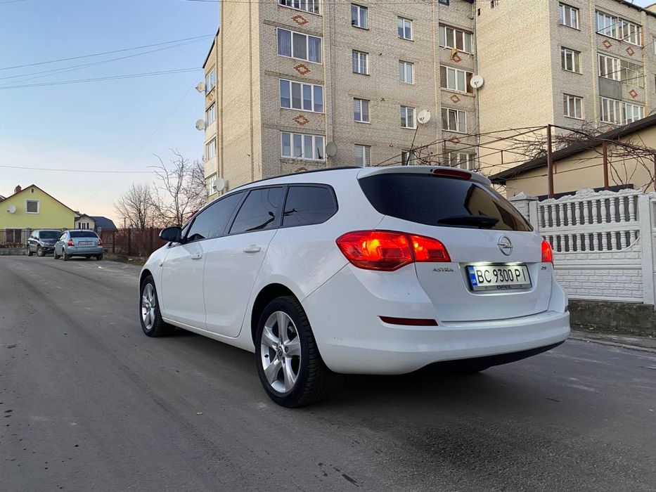 Продам Opel astra j sports tourer 1.7 дизель 2011 рік