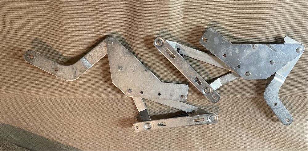 Podnośnik sprężynowy do kanapy i wersalki.