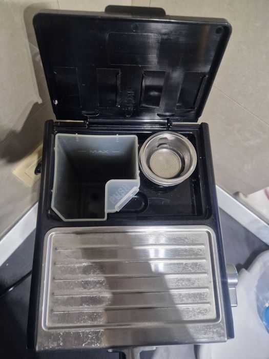 Ekspres ciśnieniowy do kawy Delonghi